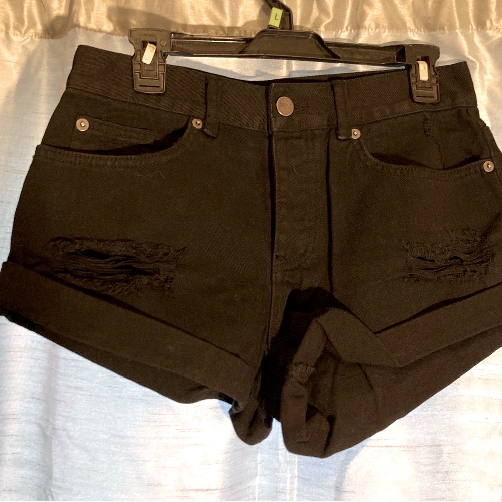 Amuse Society distressed black jean shorts size 27